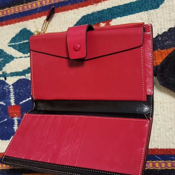 Everything all at once wallet in shiny red faux leather - Picture 3 of 5